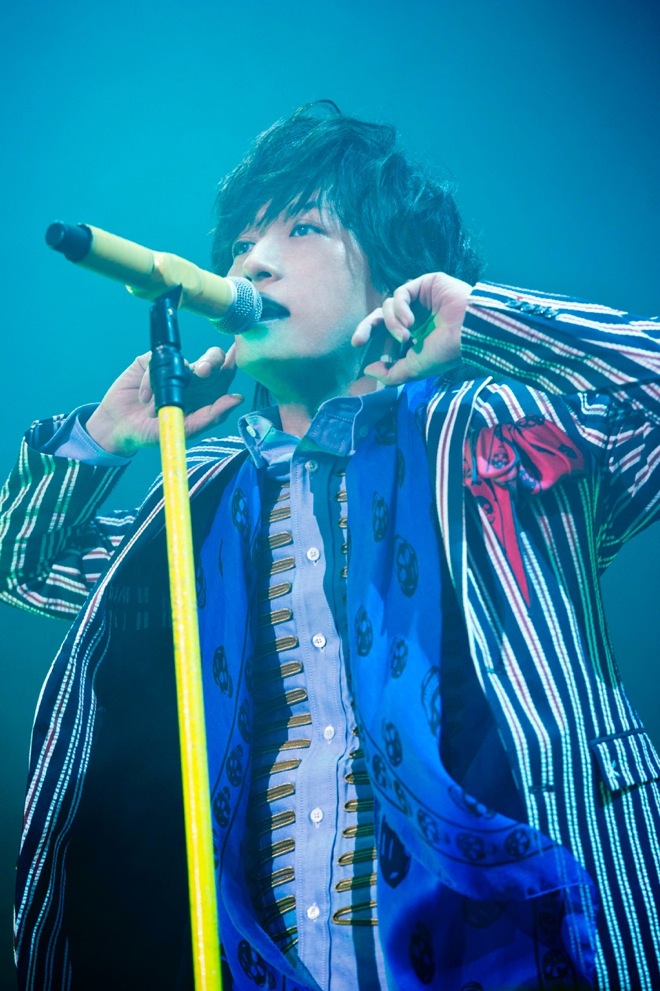 ライヴレポート】TETSUYA、バンド編成の夜に「もうすぐ1周年