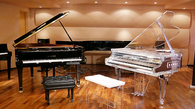 カワイ創立90周年記念ピアノ発売、発表会にはYOSHIKIが紅白で