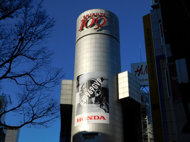 Honda×ONE OK ROCK、謎の“#10969GVP”広告が渋谷に再び出現 | BARKS