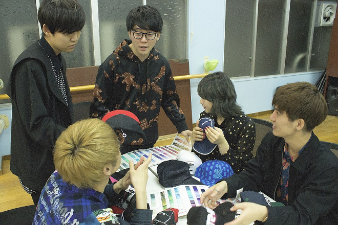 Mrs. GREEN APPLE、メンバー監修オリジナルキャップを限定販売