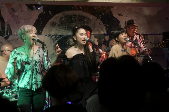 ライブレポート】ZOOCO×鈴木桃子×国岡真由美、歌姫たちの紡ぐ90