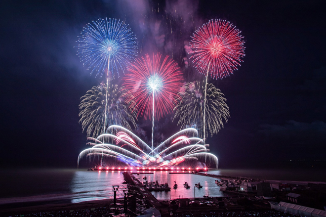 茅ヶ崎サザン芸術花火2019＞無事開催、3万6千人が酔いしれる | BARKS