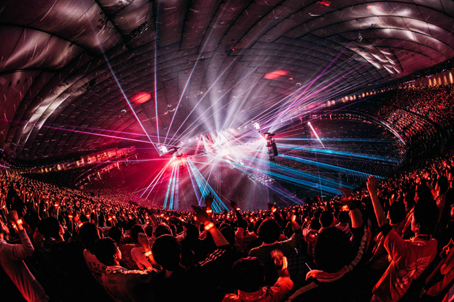 UVERworld TOKYO DOME LIVE UNSER TOUR+男祭り UVERworld、史上最大4万5,000人動員の東京ドーム