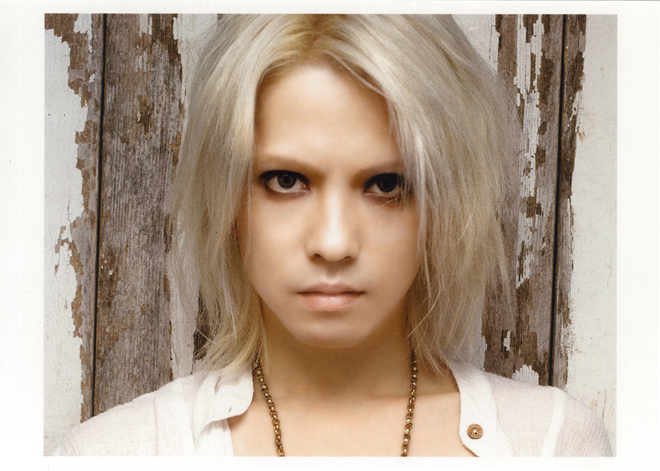 HYDE、『HYDE COMPLETE BOX 2001-2003』特典絵柄＆棺桶型ミラー