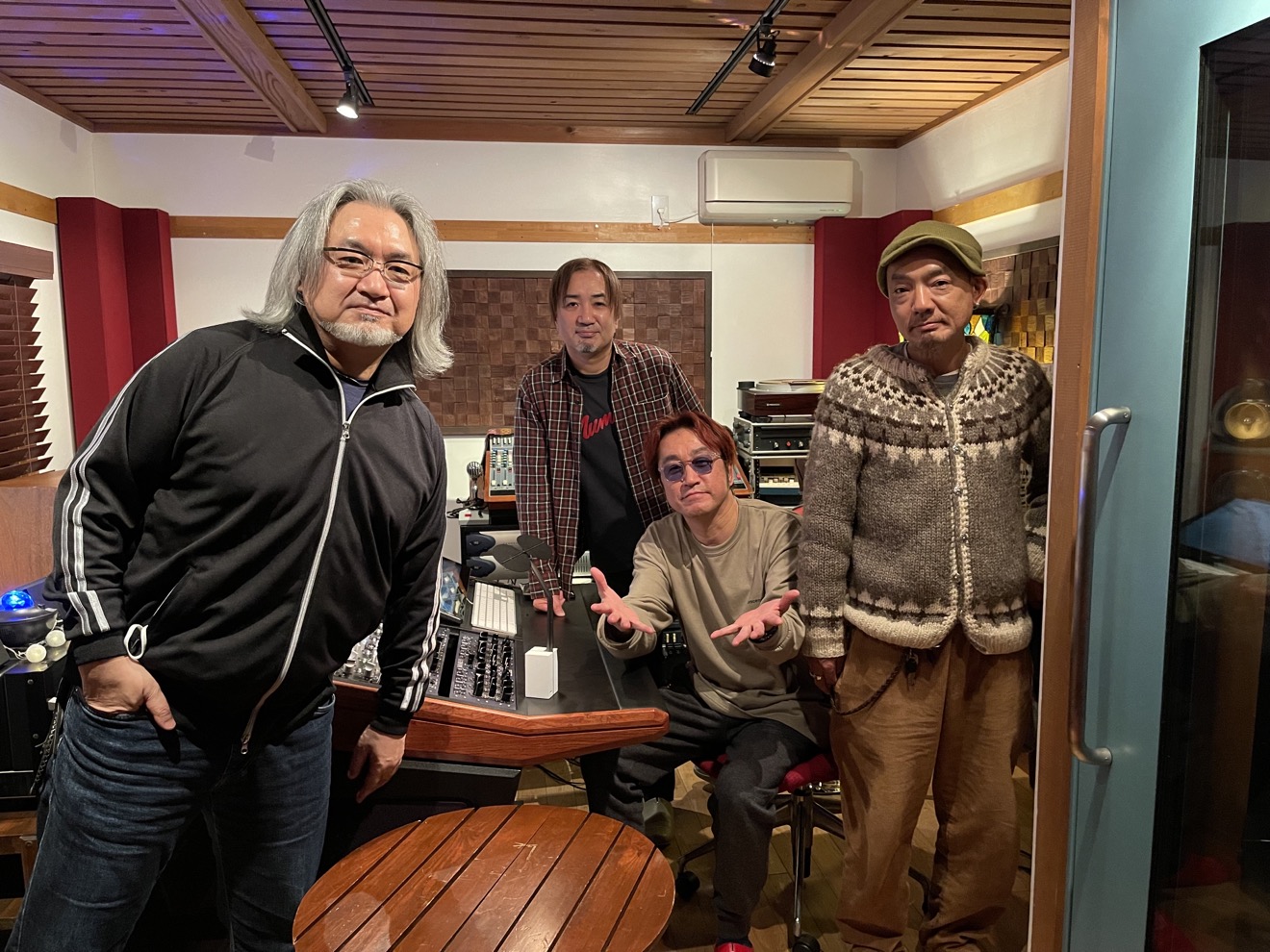 SPARKS GO GO、写真集＋CDの新作『LOUDER THAN EXPLOSION