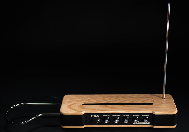 Moog、現代の演奏者のために洗練されたデザインとなったテルミン