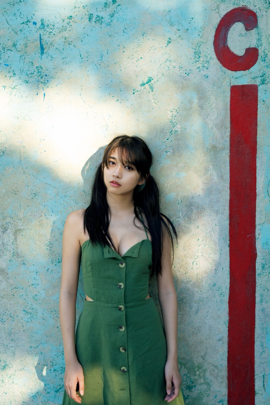 モーニング娘。 牧野真莉愛 色紙 4 モーニング娘。'22 牧野真莉愛、4年間の写真集未公開カットを