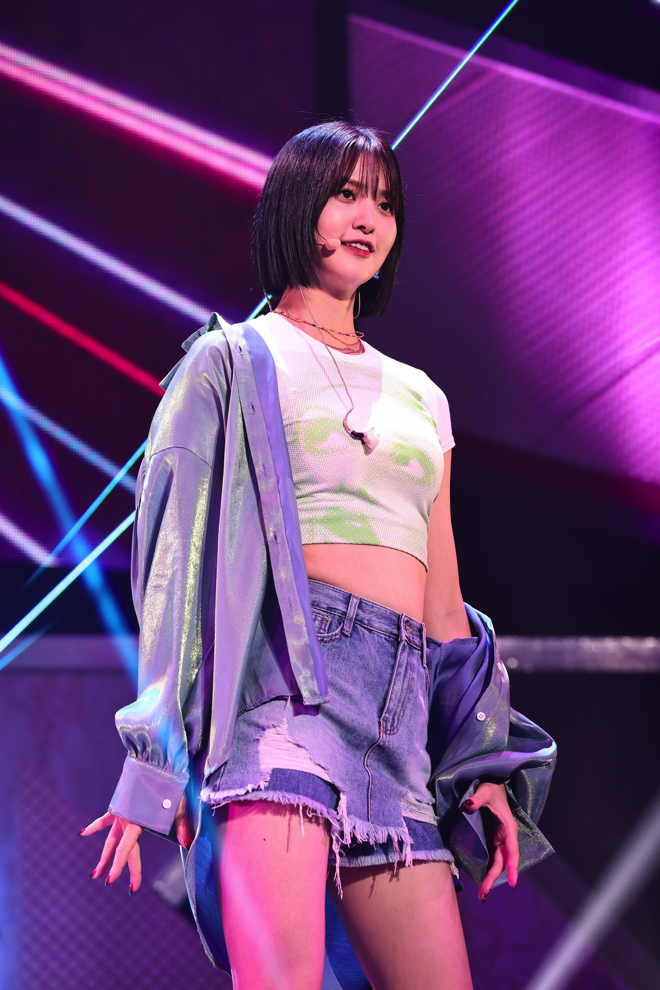 EXIDメンバーサイン入り(ソルジ、LE、ヘリン、ハニ、ジョンファ)自作パーカー PHOTO】EXID、カムバック記念ショーケース開催“洗練された
