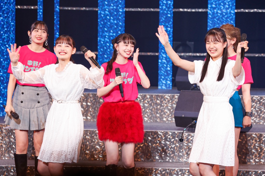 アンジュルム、新メンバー下井谷幸穂と後藤花をお披露目＆3代目