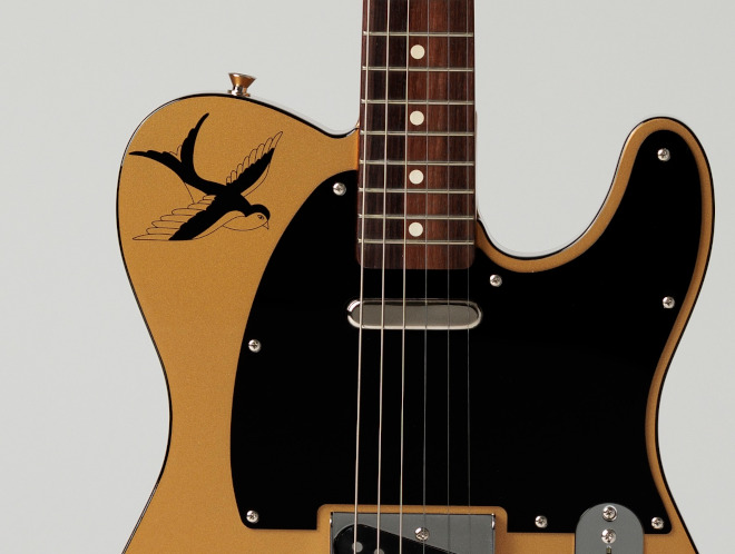 フェンダー、ドローイング作家SHO WATANABEが描くアートを纏った