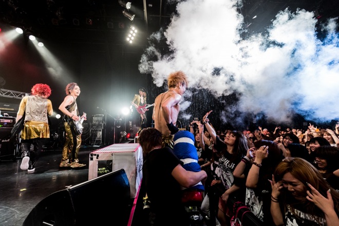 (未使用･未開封品)　FEST VAINQUEUR 5th Anniversary [555]-five- 2015.11.2 大阪BIG CAT LIVE DVD 0pbj0lf 中古】(未使用・未開封品) FEST VAINQUEUR 5th Anniversary [555
