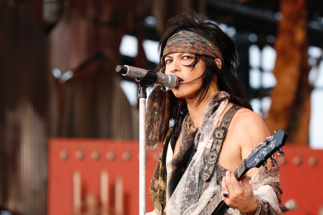 速報レポート】VAMPS、＜BEAST PARTY＞初日「始まったぜ！一緒に