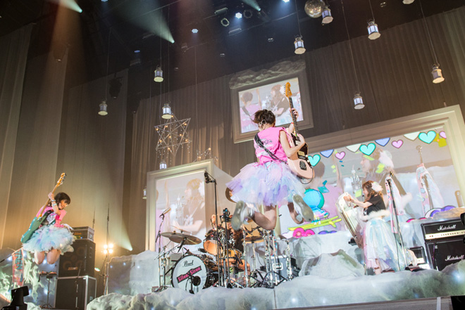 ライブレポート】Silent Siren、年末ライブでバンド名変更