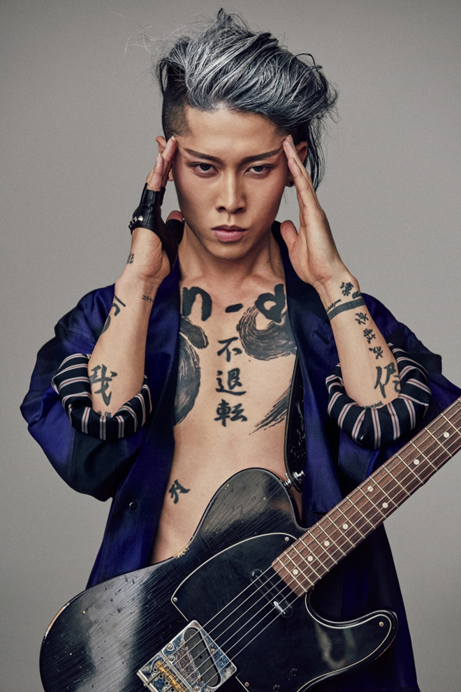 ゆ*い様 ギタリストMIYAVIさんサイン入り写真 コレクションより、一点もの！ tujo.jpg