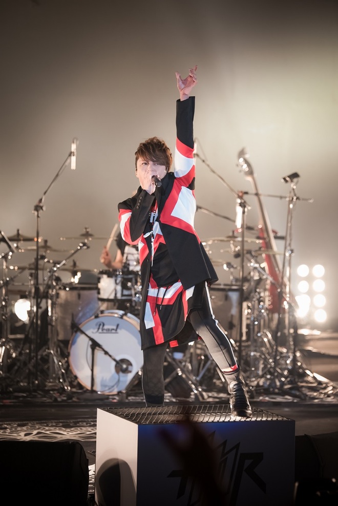 TMレボリューション西川貴教インディーズ時代ライブ写真 T.M.Revolution、ツアー大詰めの両国国技館公演をレポート