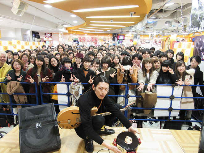 ドレスコーズ、志磨遼平の誕生日に『平凡』アナログ化発表 | BARKS