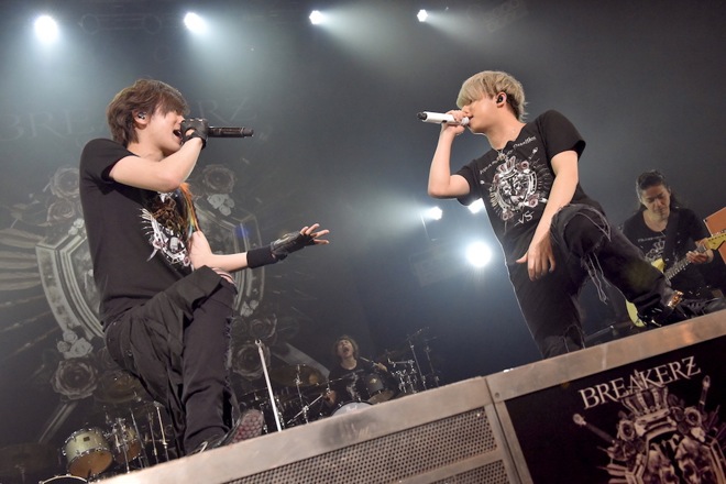 レポート】BREAKERZ、マイファスを迎えた＜10番勝負＞第四夜で