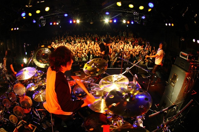 レポート】D'ERLANGER、全国ツアー大阪2DAYSの主役はSEELA | BARKS