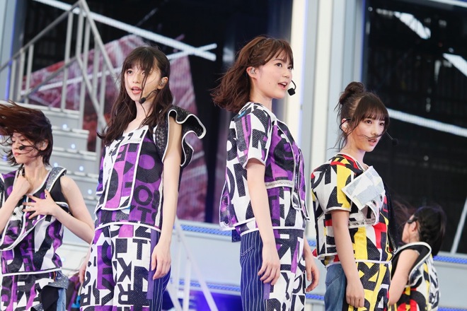 乃木坂46⊿神宮会場の生写真２種類(*´∀`*) 乃木坂46、史上初の2会場同時開催ライブ終幕。歌いながら