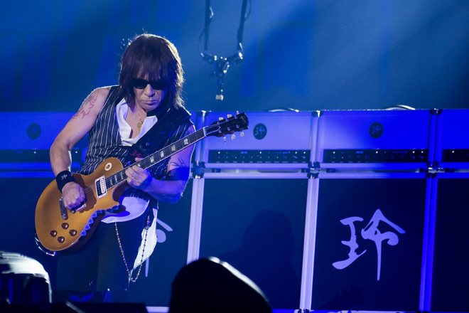 b'z メモリアルチャーム 稲葉浩志 松本孝弘 hinotori Amazon.co.jp: b'z メモリアルチャーム 稲葉浩志 松本孝弘