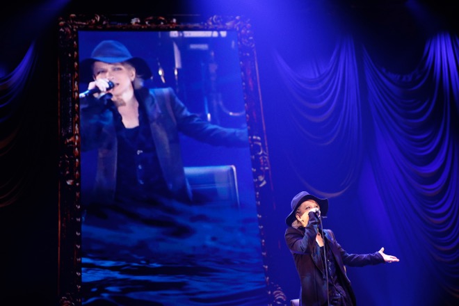 HYDE　黒ミサ　BIRTHDAY　大判ストール HYDE、【黒ミサBIRTHDAY】大盛況で幕＆歌山市ふるさと観光大使に