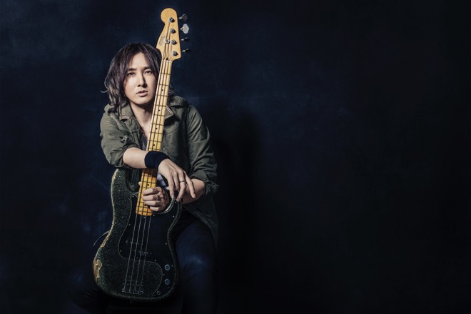 LUNA SEAのJ、フェンダーとのエンドースメント契約を発表