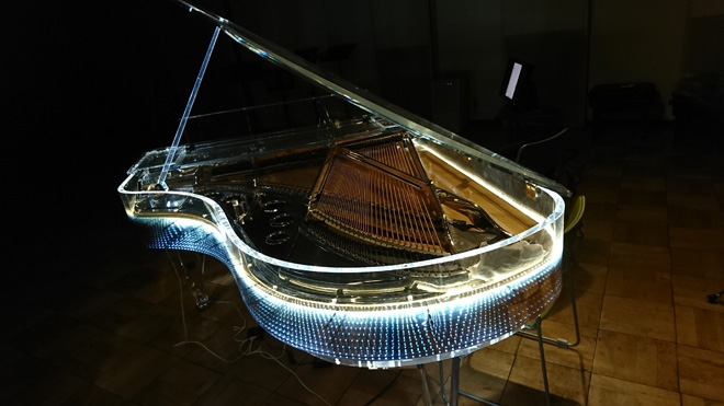 YOSHIKIクリスタルピアノ YOSHIKIのピアノ”が1億円で発売！ カワイが世界5台限定受注生産