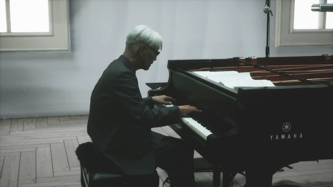 坂本龍一、“まるで隣で弾いているような”ピアノコンサート | BARKS