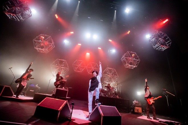 Waive、初の渋公ワンマンで「チャレンジし続けようと思う