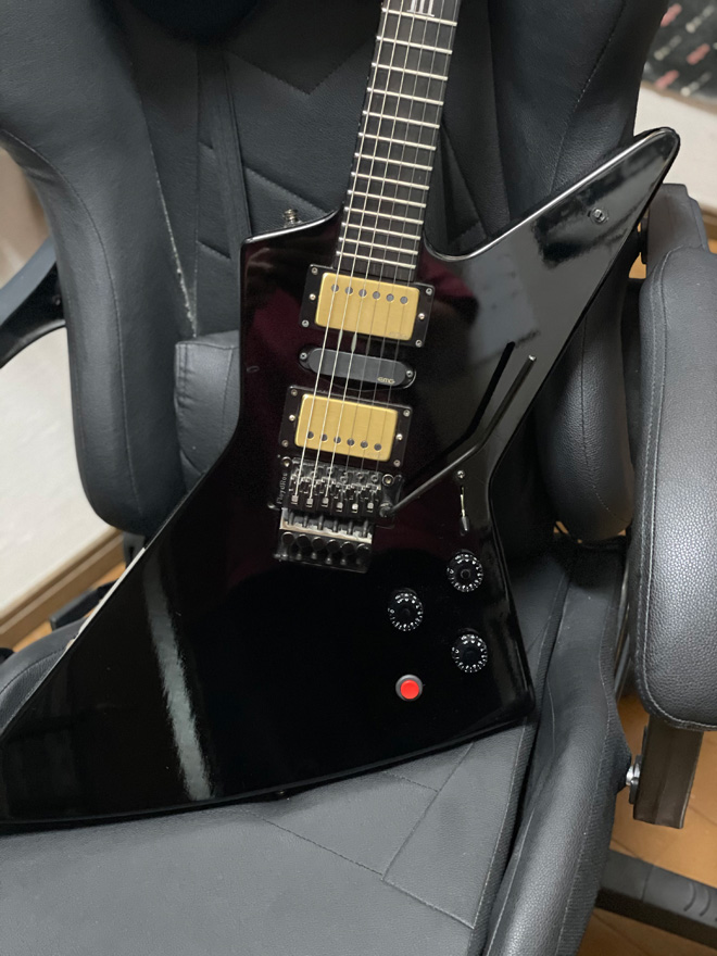 Gibson ギブソン エクスプローラー、フロイドローズ搭載機です