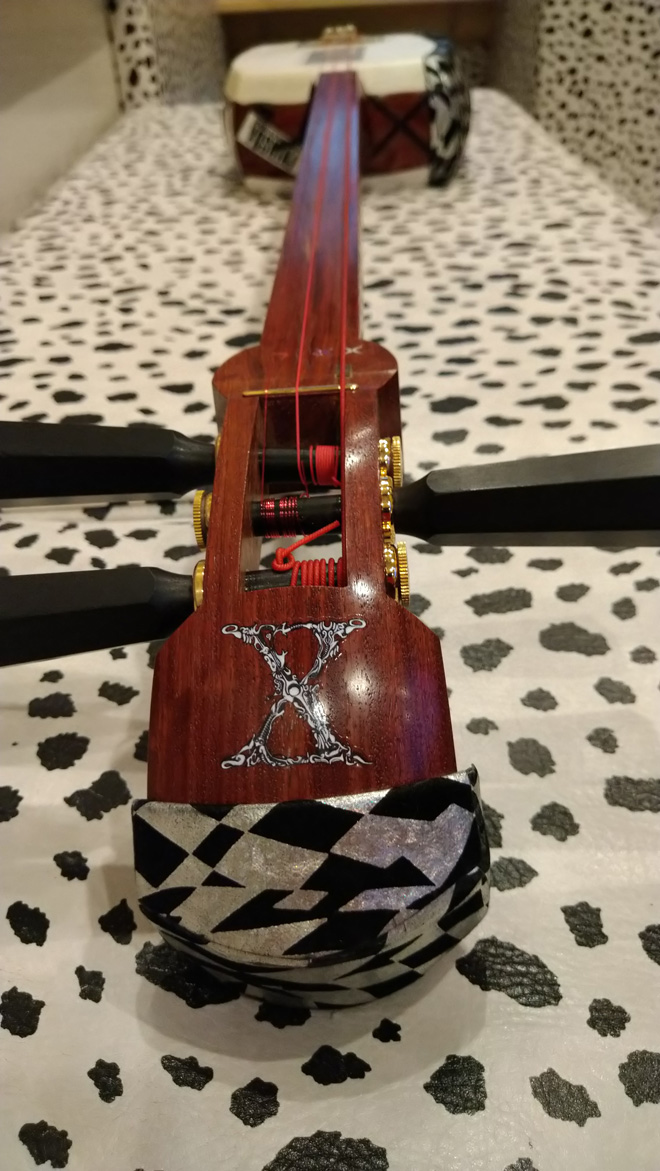 俺の楽器・私の愛機】080「世界でたった1台のYOSHIKI線」 | BARKS