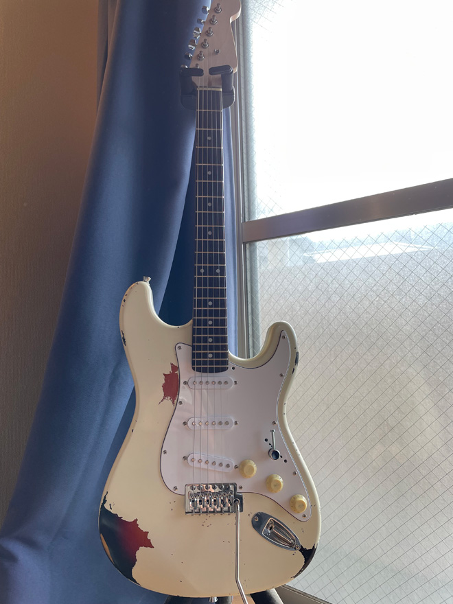 作りの良いギターですがそれなりに劣化はあります。 ギターが壊れたので修理に出してみたら、、、。 - YouTube
