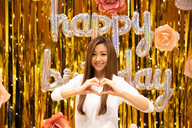倉木麻衣、誕生日当日に初の自撮り生配信「みんな一緒に健康で