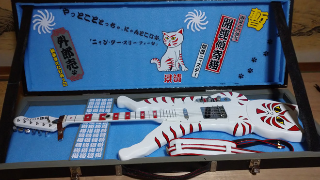 俺の楽器・私の愛機】644「DIY自作ギター「傾寄猫ギター」」 | BARKS