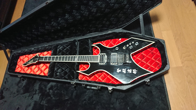 No29❤️Warlock ❤️特殊加工 ブラックパイソン エレキギター アーム付属 俺の楽器・私の愛機】948「【悪魔の数字】13年愛用しているB.C.