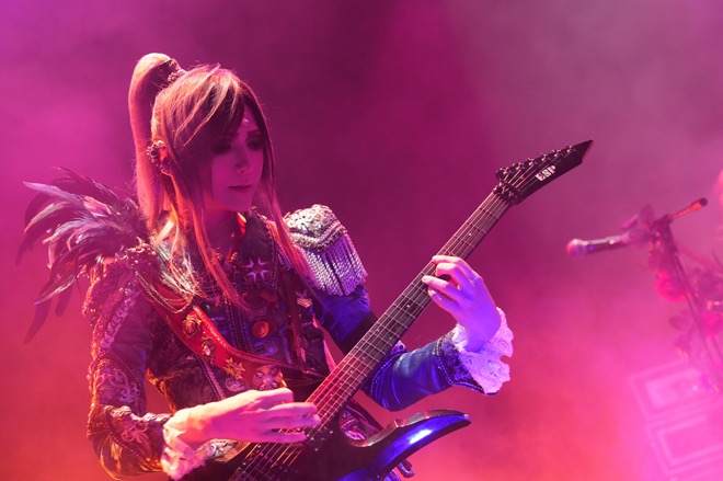 ライヴレポート】Versailles、結成15周年記念公演にここから