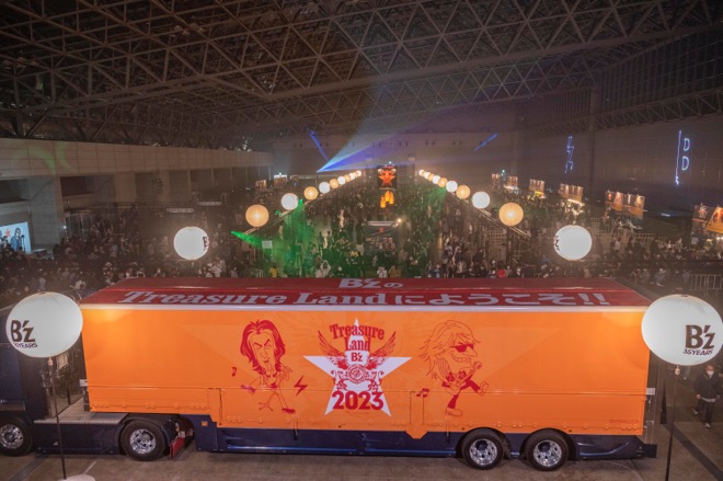 レポート】B'z、＜Treasure Land 2023＞開幕「ここに集まって