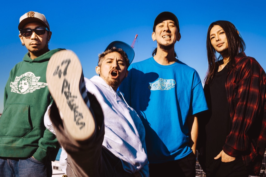 The BONEZ、ド派手な「Love song」MVに新しい学校のリーダーズが