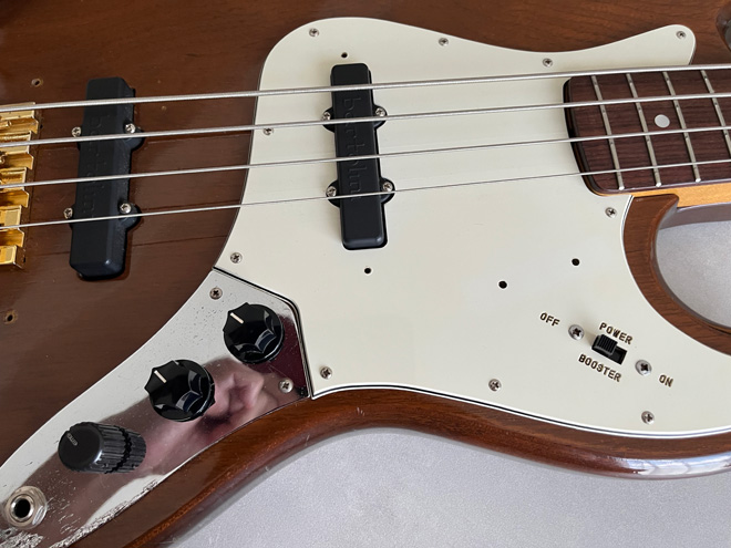 俺の楽器・私の愛機】1433「パワーブースター内蔵ベース。」 | BARKS