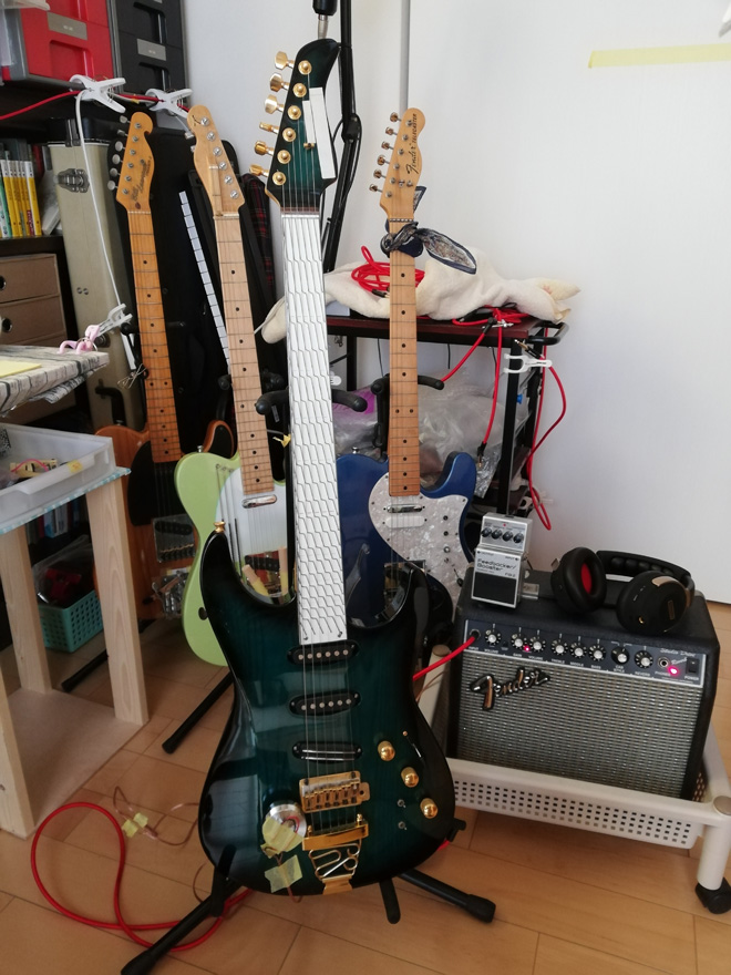 俺の楽器・私の愛機】1800「粘着ジェルは剥がれない」 | BARKS