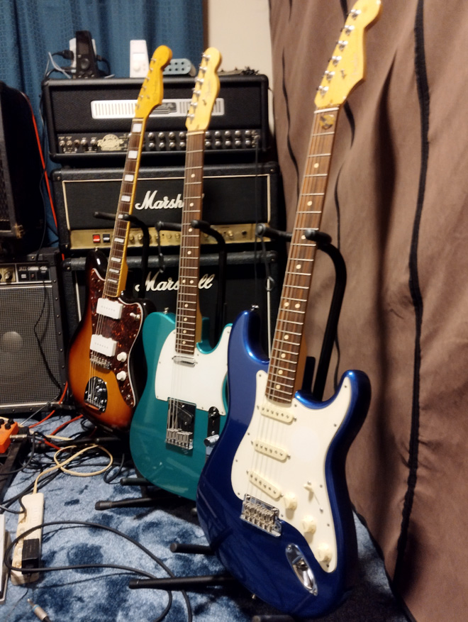 俺の楽器・私の愛機】1814「我が家のFenderトリオです。」 | BARKS