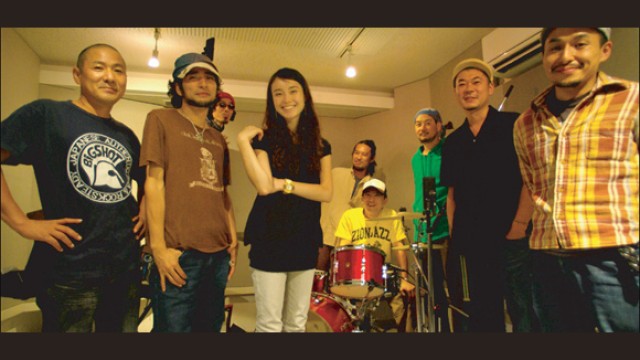 エミ・マイヤー、Cool Wise ManとBooker T.をカバー | BARKS