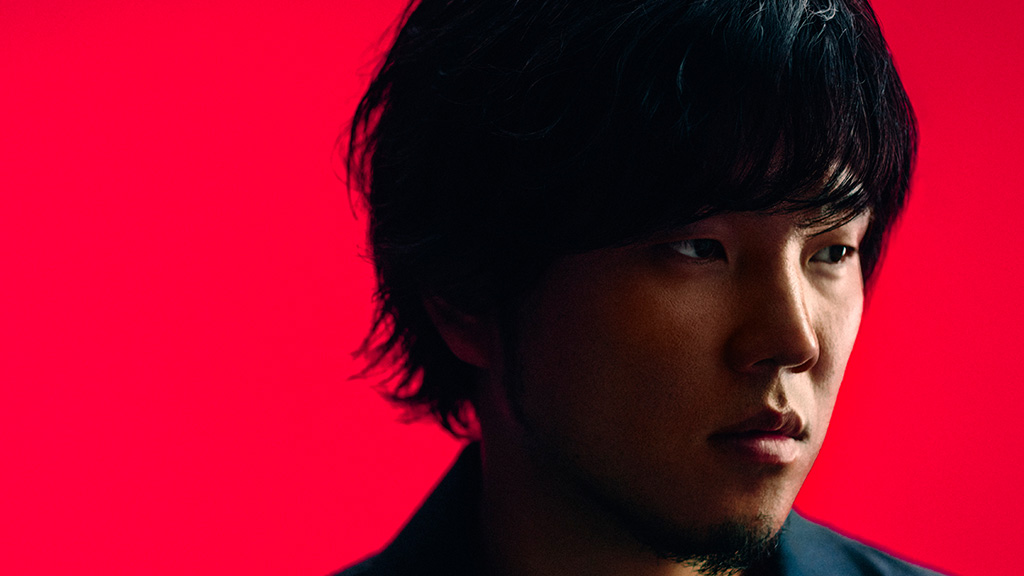 秦 基博、シングル＆アルバム発売決定。新ビジュアル撮影は林響