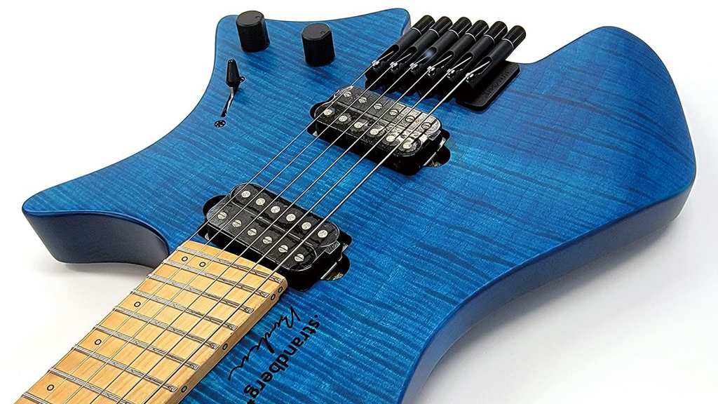 strandberg*、鮮烈なブルーが目を引く「Boden Standard NX 6 EX