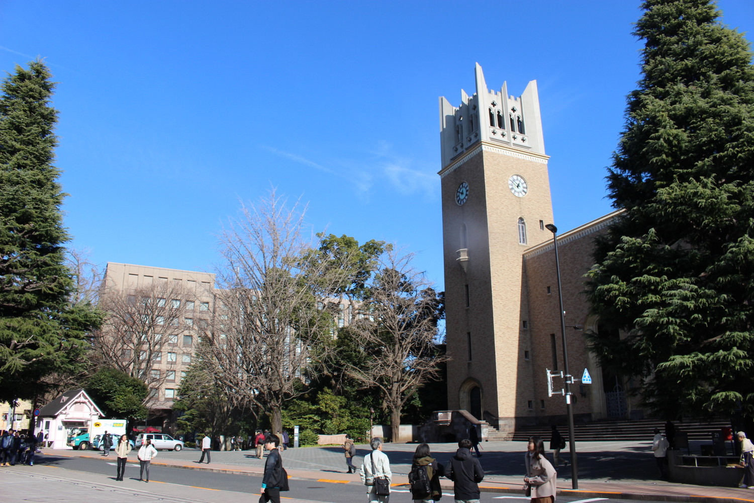 早稲田大学