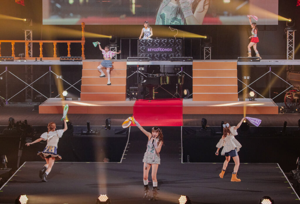 ライブレポート】BEYOOOOONDS、島倉りか卒業公演を日本武道館で
