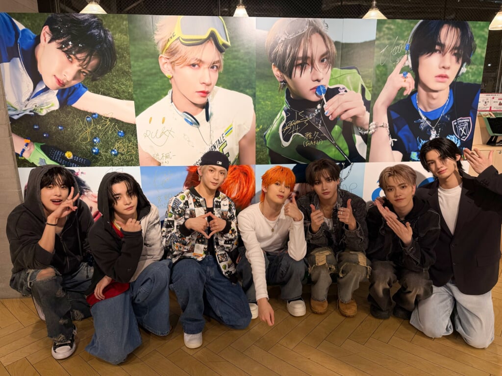 aoen、デビューシングル発売日にタワレコとHMVを訪問 | BARKS
