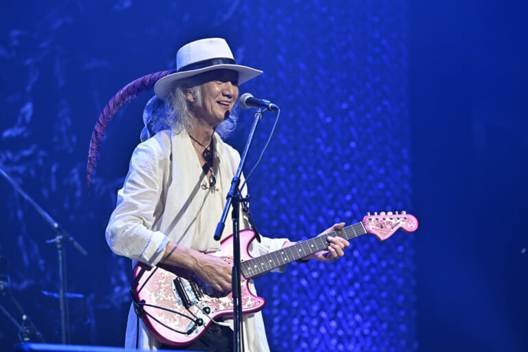 【ライブレポート】Char古希記念武道館、父から子へ、仲間から仲間へ…Charと仲間たちが描いた音の系譜 | BARKS