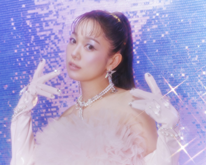 西野カナ マント 西野カナ“裏ベストアルバム”大人モード系ジャケット写真＆収録