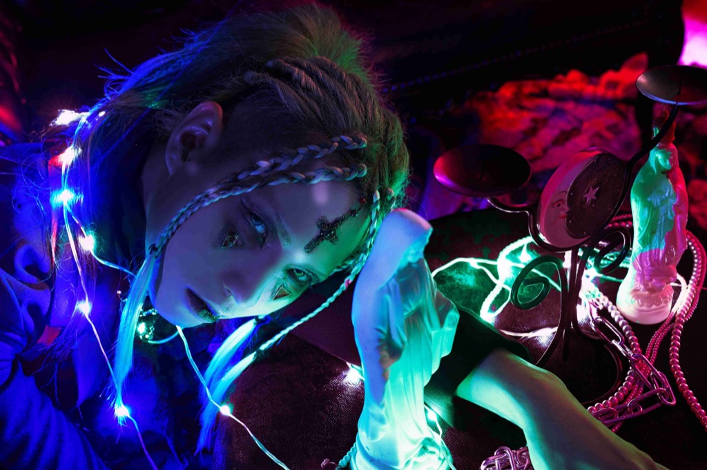 MAMA.、ニューアルバム『CRY MORRY』決定。新ビジュアル公開 | BARKS